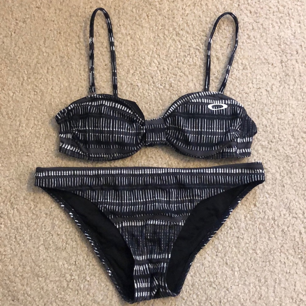 XS Oakley Bikini